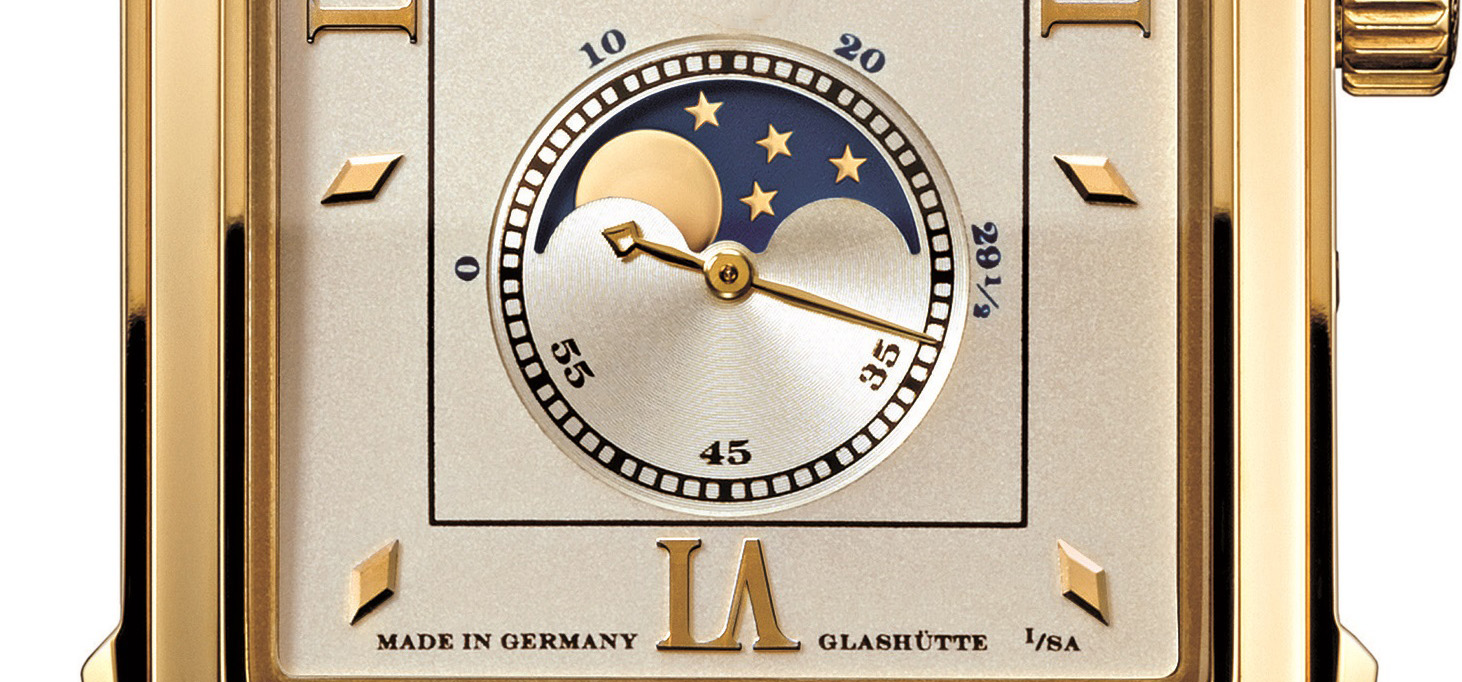 a lange söhne cabaret moonphase yellow gold 118.021 moon disc detail