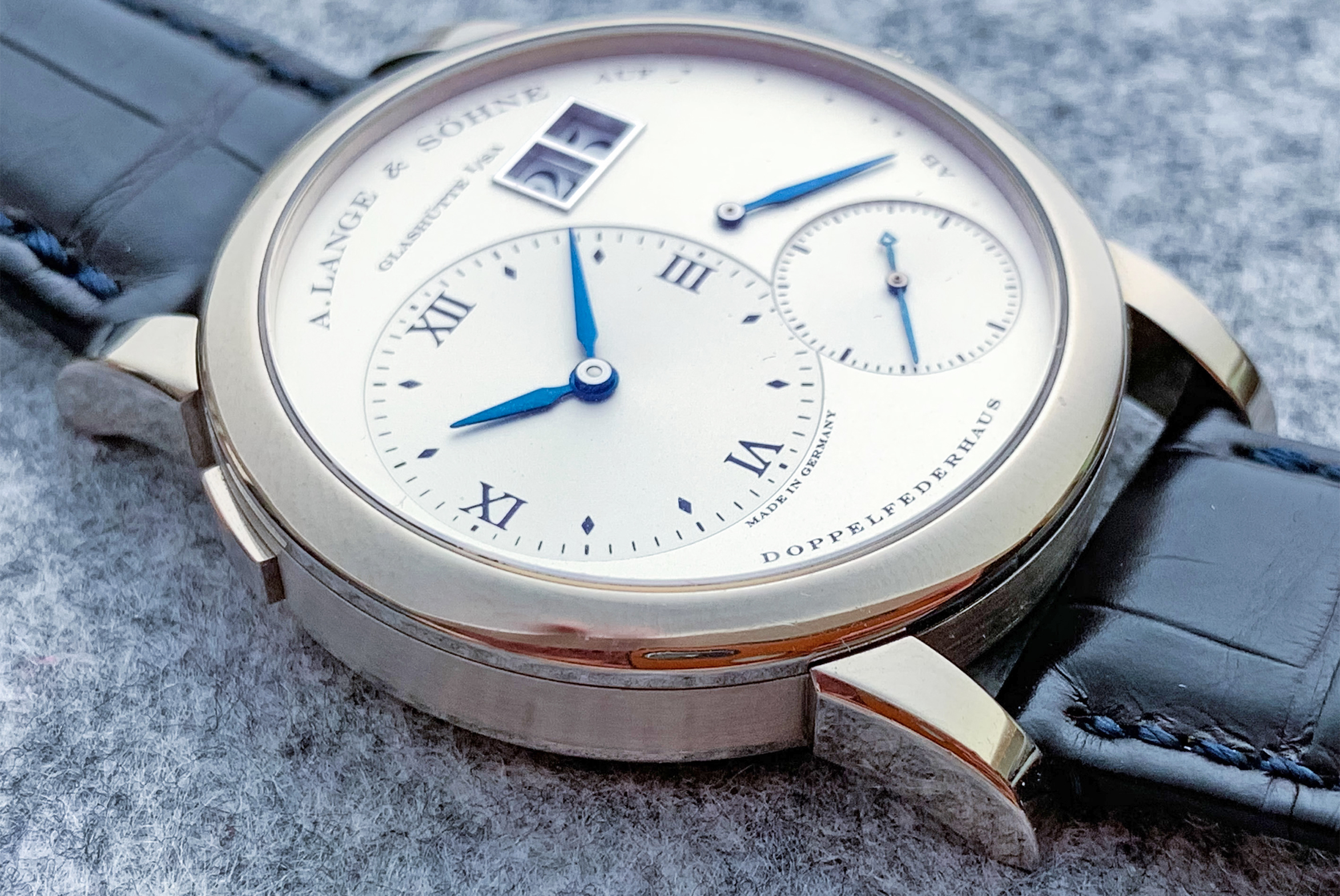 a lange söhne lange 1 stealth white gold blue hands 101.027x case structure