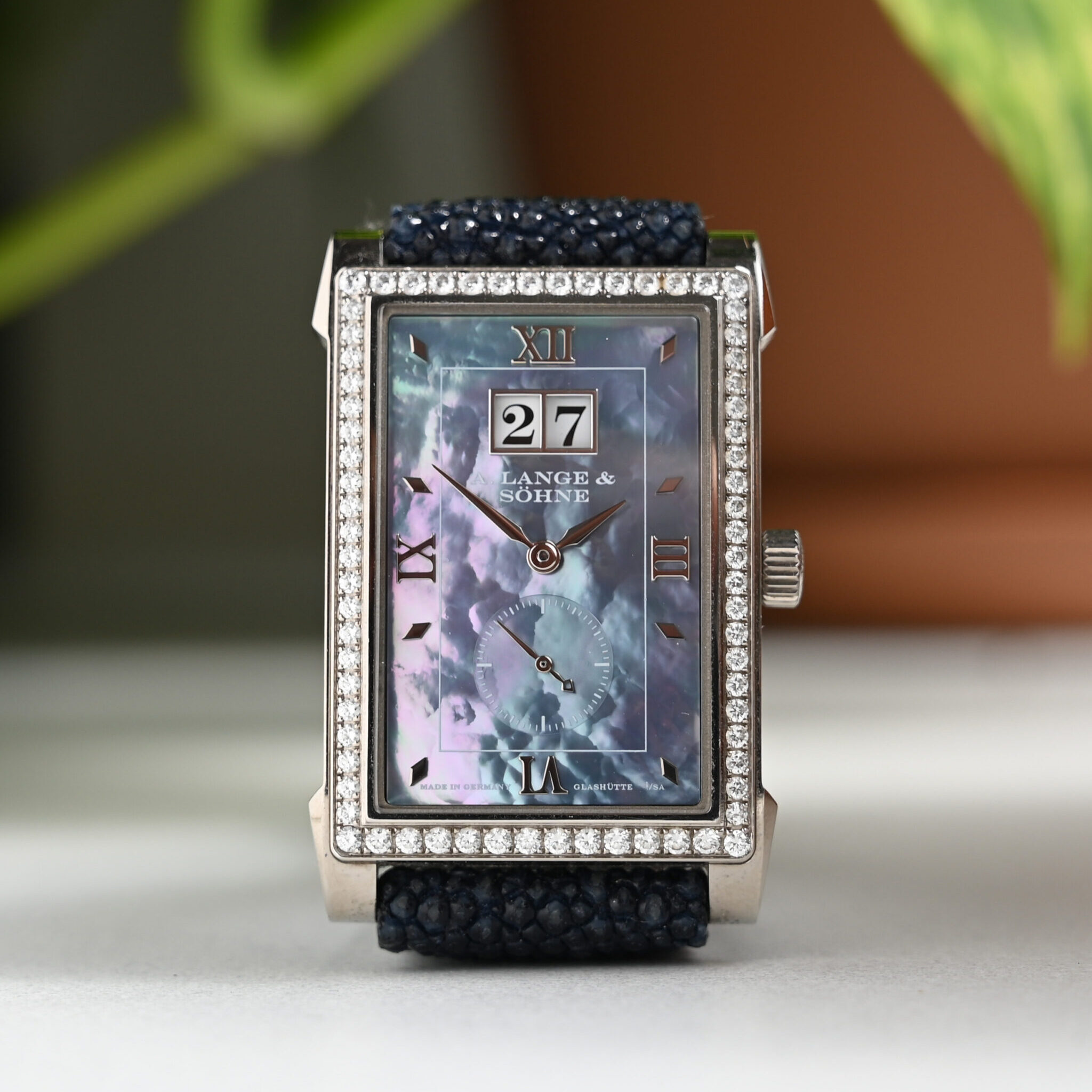 Cabaret Blue Mother of Pearl 827.049