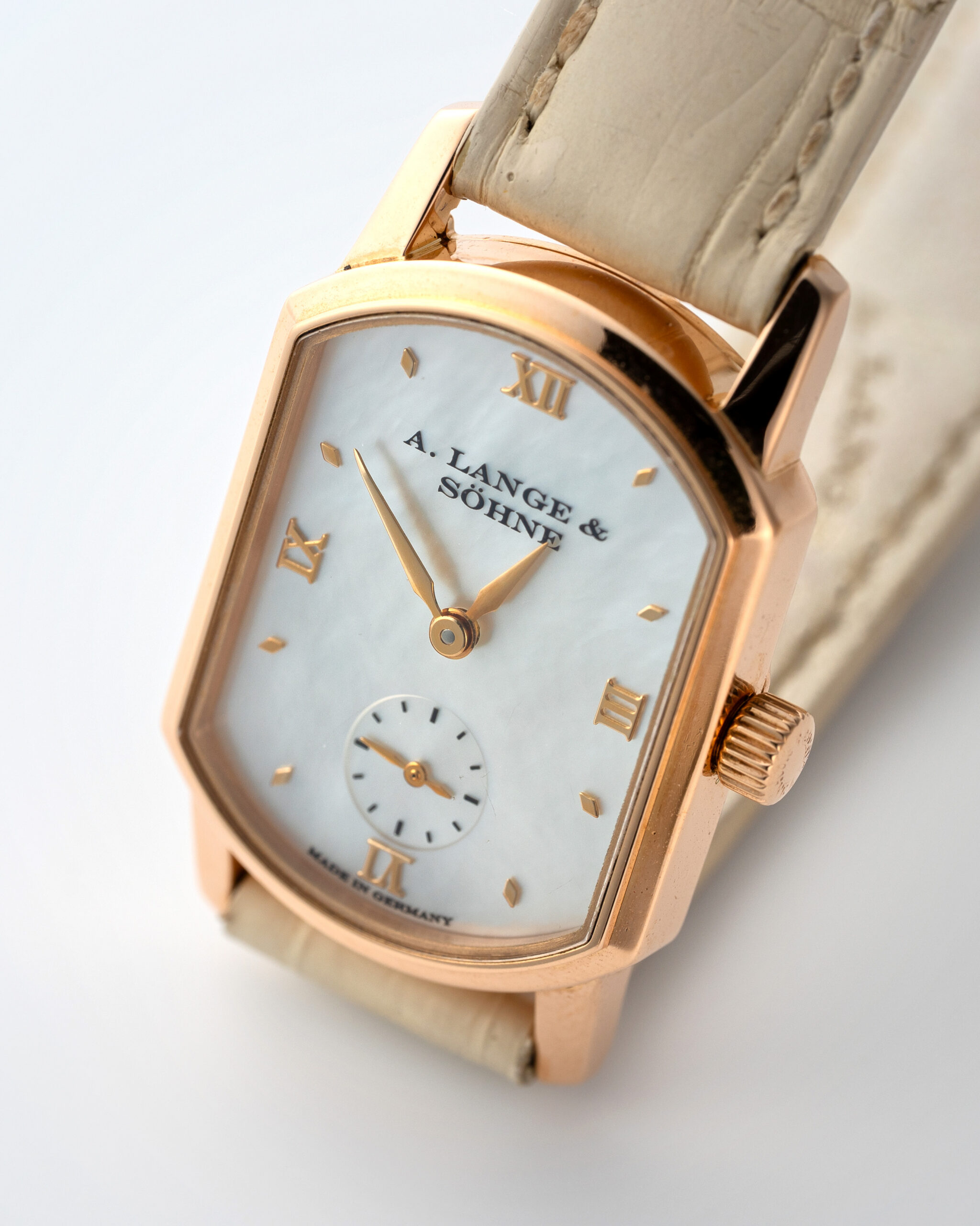 Arkade Mother of Pearl 203.044 dial detail