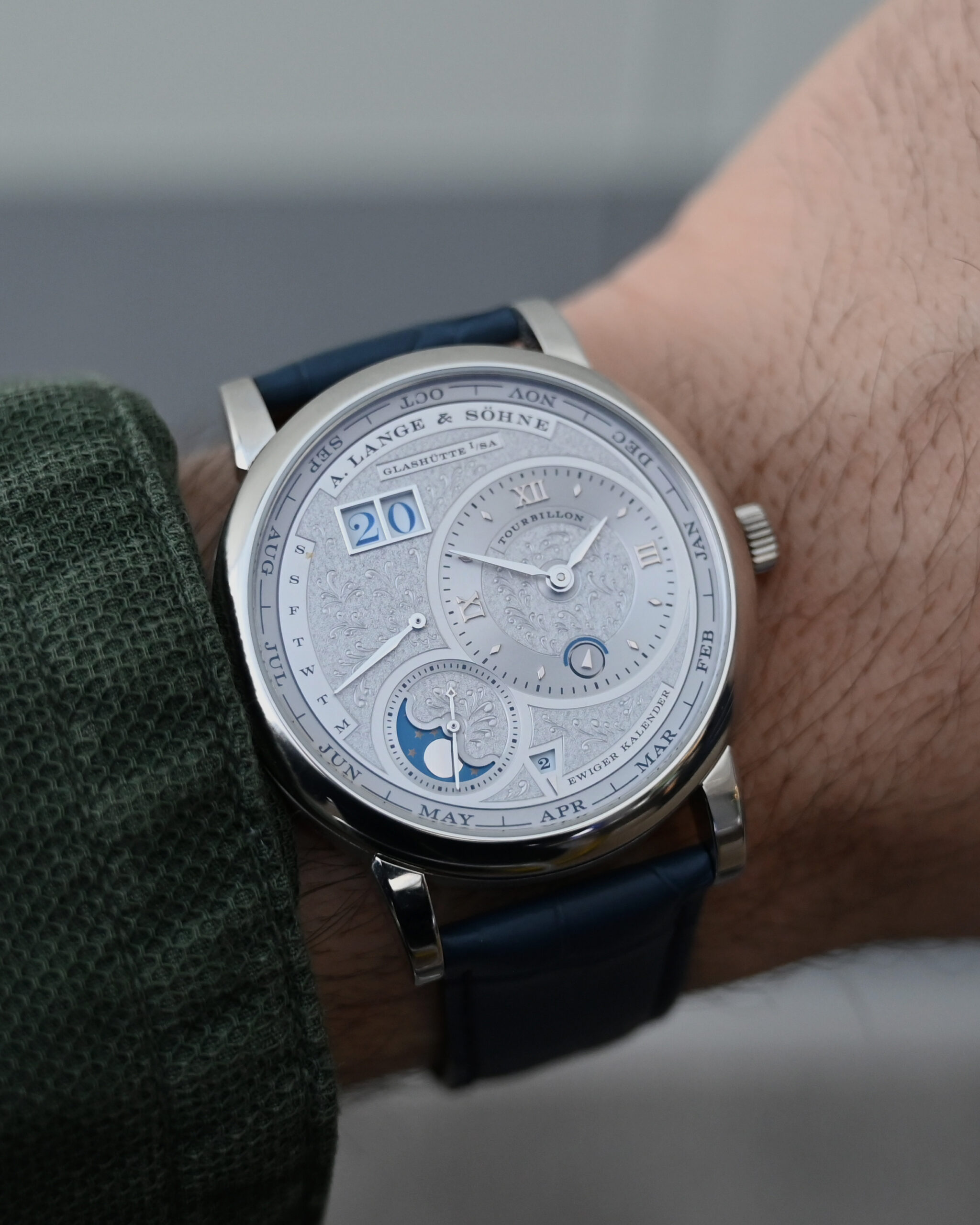Lange 1 Perpetual Tourbillon Handwerkskunst 720.048 wrist shot